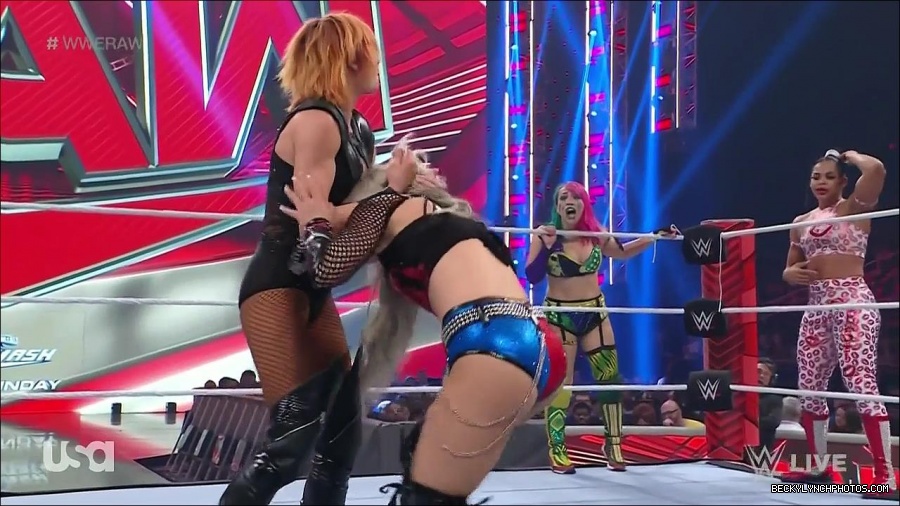 WWE_Monday_Night_Raw_2022_05_02_720p_HDTV_x264-NWCHD_mp4_007005806.jpg