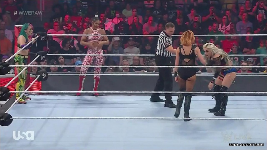 WWE_Monday_Night_Raw_2022_05_02_720p_HDTV_x264-NWCHD_mp4_007009810.jpg