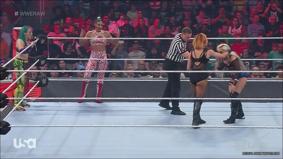WWE_Monday_Night_Raw_2022_05_02_720p_HDTV_x264-NWCHD_mp4_007010211.jpg