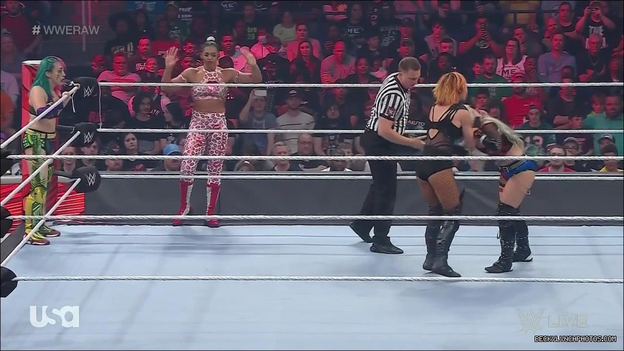 WWE_Monday_Night_Raw_2022_05_02_720p_HDTV_x264-NWCHD_mp4_007010611.jpg