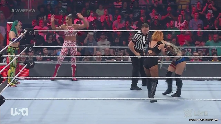 WWE_Monday_Night_Raw_2022_05_02_720p_HDTV_x264-NWCHD_mp4_007011011.jpg