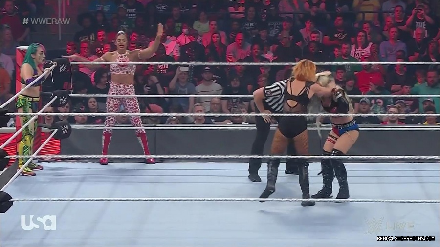 WWE_Monday_Night_Raw_2022_05_02_720p_HDTV_x264-NWCHD_mp4_007011412.jpg