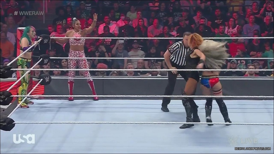 WWE_Monday_Night_Raw_2022_05_02_720p_HDTV_x264-NWCHD_mp4_007012213.jpg