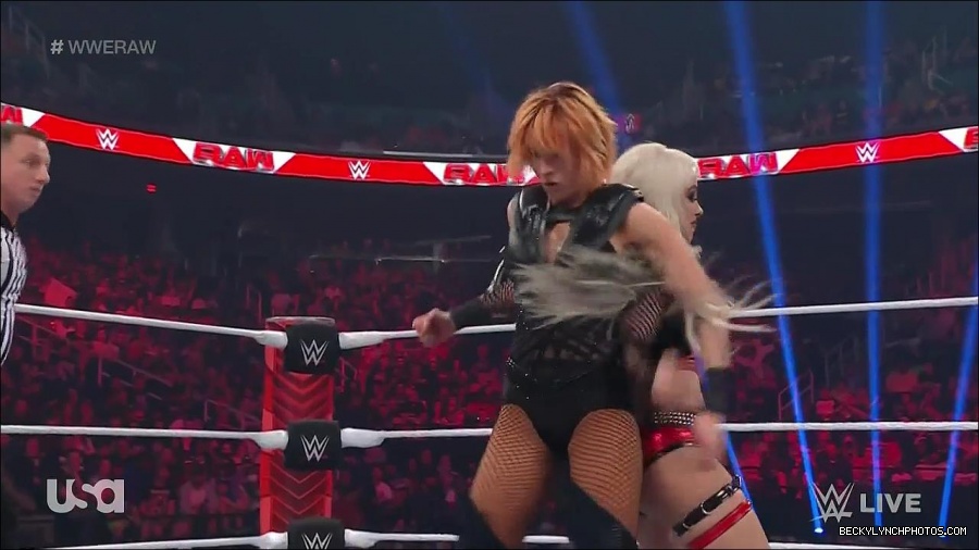WWE_Monday_Night_Raw_2022_05_02_720p_HDTV_x264-NWCHD_mp4_007012613.jpg