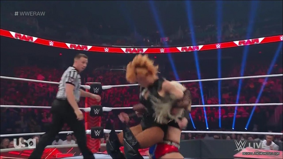 WWE_Monday_Night_Raw_2022_05_02_720p_HDTV_x264-NWCHD_mp4_007013414.jpg