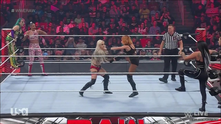 WWE_Monday_Night_Raw_2022_05_02_720p_HDTV_x264-NWCHD_mp4_007018219.jpg