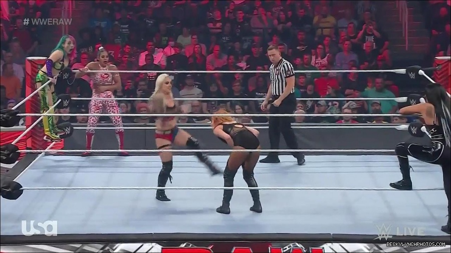 WWE_Monday_Night_Raw_2022_05_02_720p_HDTV_x264-NWCHD_mp4_007020621.jpg