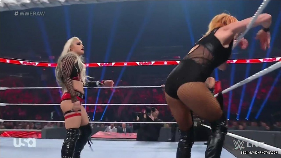 WWE_Monday_Night_Raw_2022_05_02_720p_HDTV_x264-NWCHD_mp4_007021822.jpg