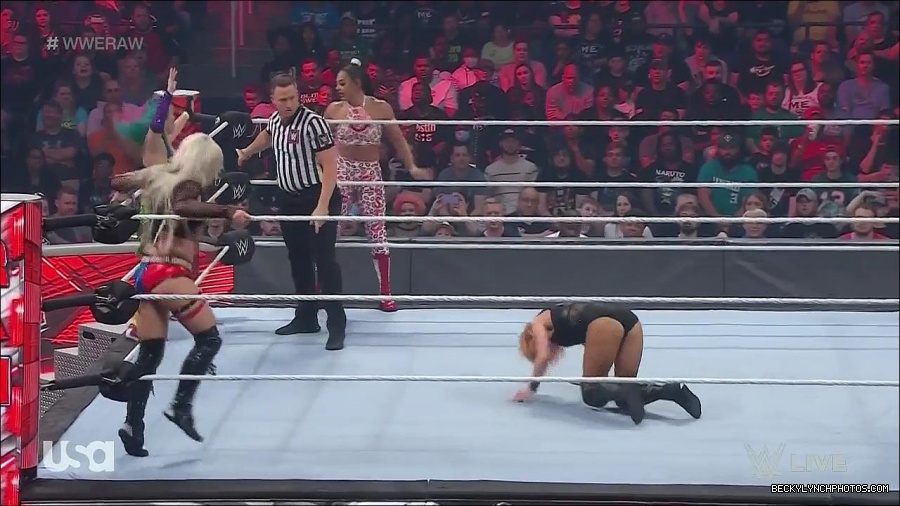 WWE_Monday_Night_Raw_2022_05_02_720p_HDTV_x264-NWCHD_mp4_007032633.jpg
