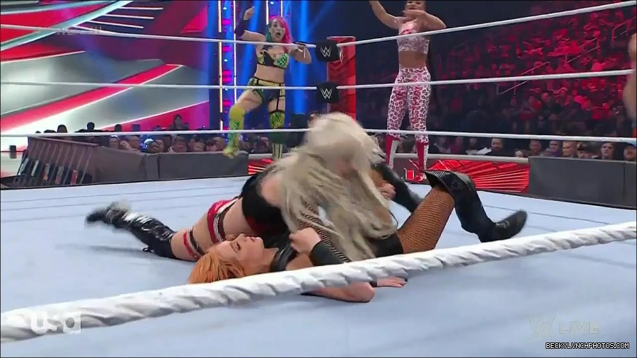 WWE_Monday_Night_Raw_2022_05_02_720p_HDTV_x264-NWCHD_mp4_007039440.jpg