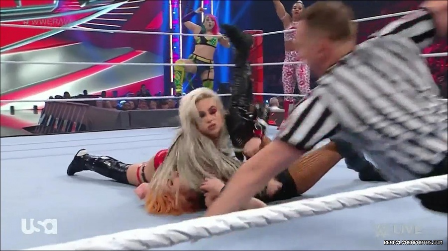 WWE_Monday_Night_Raw_2022_05_02_720p_HDTV_x264-NWCHD_mp4_007039840.jpg
