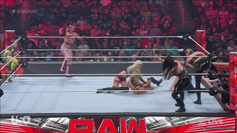 WWE_Monday_Night_Raw_2022_05_02_720p_HDTV_x264-NWCHD_mp4_007041842.jpg