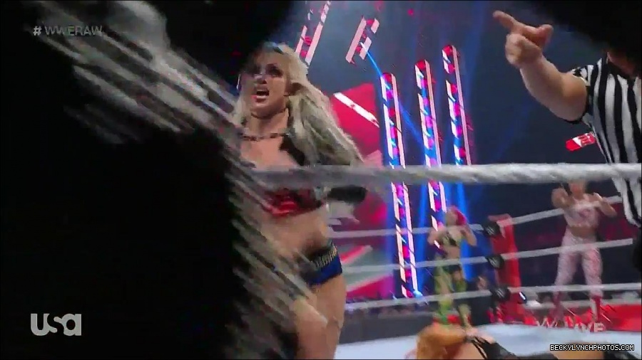 WWE_Monday_Night_Raw_2022_05_02_720p_HDTV_x264-NWCHD_mp4_007043444.jpg