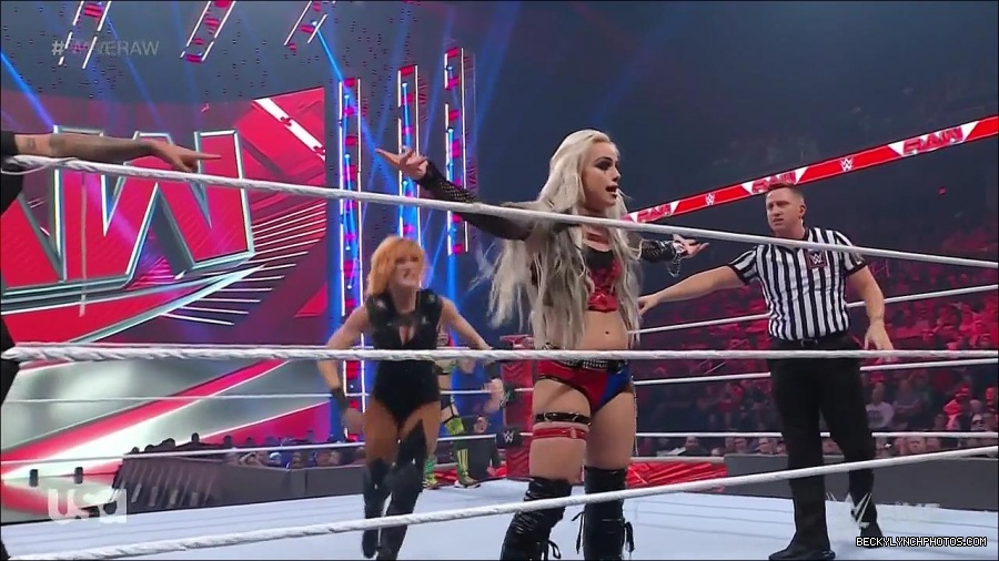 WWE_Monday_Night_Raw_2022_05_02_720p_HDTV_x264-NWCHD_mp4_007046647.jpg