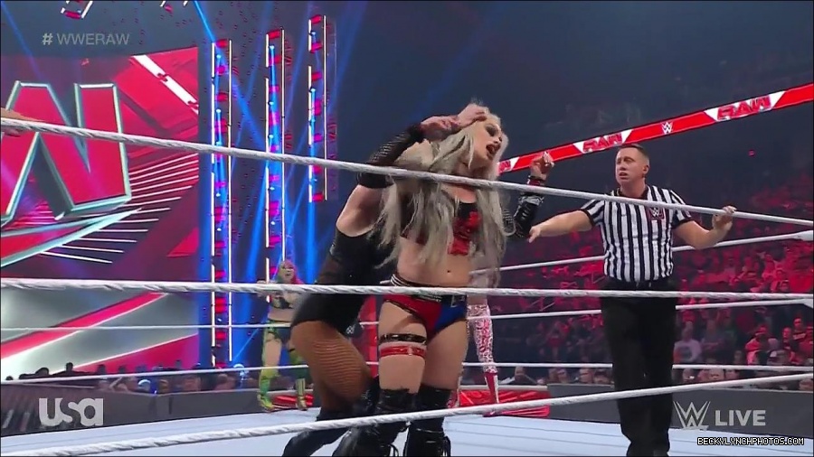 WWE_Monday_Night_Raw_2022_05_02_720p_HDTV_x264-NWCHD_mp4_007047448.jpg