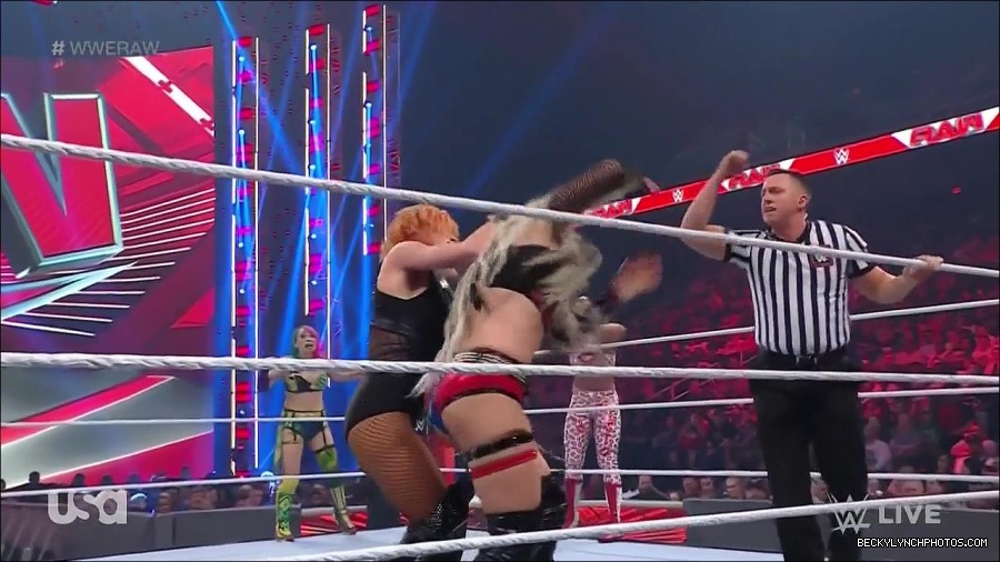 WWE_Monday_Night_Raw_2022_05_02_720p_HDTV_x264-NWCHD_mp4_007047848.jpg