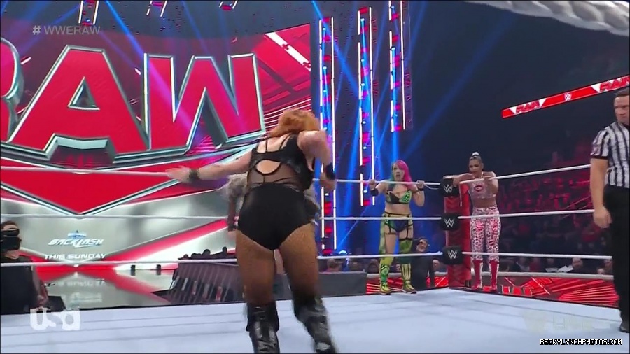WWE_Monday_Night_Raw_2022_05_02_720p_HDTV_x264-NWCHD_mp4_007053053.jpg