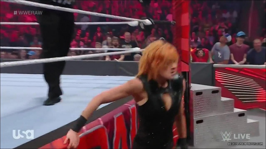 WWE_Monday_Night_Raw_2022_05_02_720p_HDTV_x264-NWCHD_mp4_007069870.jpg