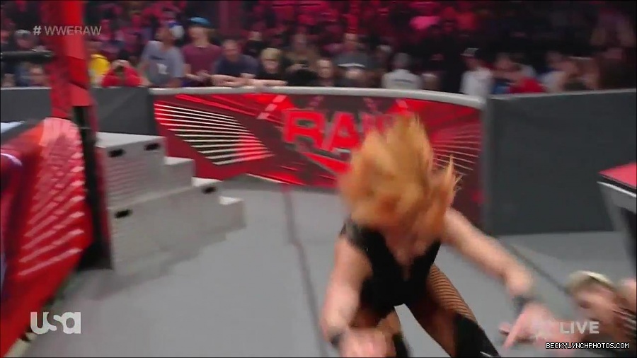 WWE_Monday_Night_Raw_2022_05_02_720p_HDTV_x264-NWCHD_mp4_007070671.jpg