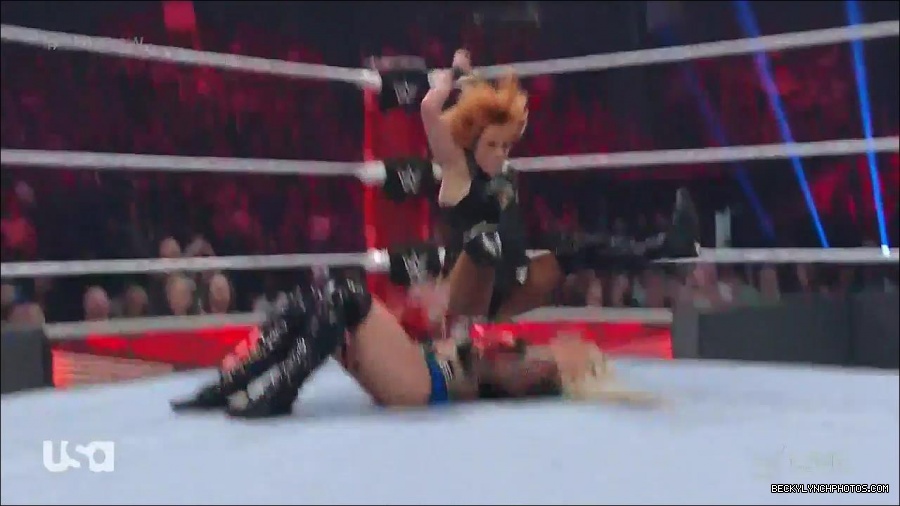 WWE_Monday_Night_Raw_2022_05_02_720p_HDTV_x264-NWCHD_mp4_007081081.jpg
