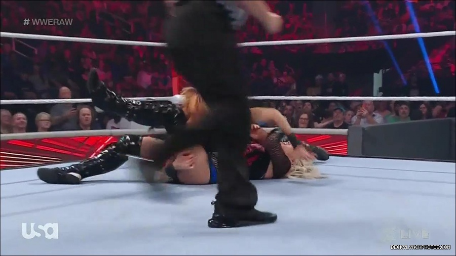WWE_Monday_Night_Raw_2022_05_02_720p_HDTV_x264-NWCHD_mp4_007082683.jpg