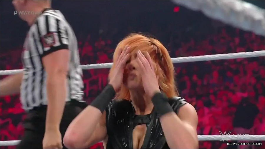 WWE_Monday_Night_Raw_2022_05_02_720p_HDTV_x264-NWCHD_mp4_007087888.jpg