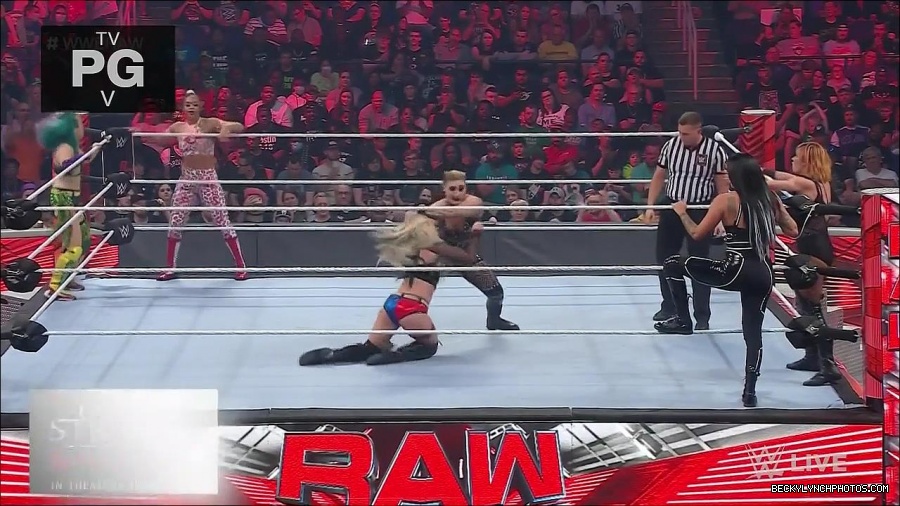 WWE_Monday_Night_Raw_2022_05_02_720p_HDTV_x264-NWCHD_mp4_007103905.jpg