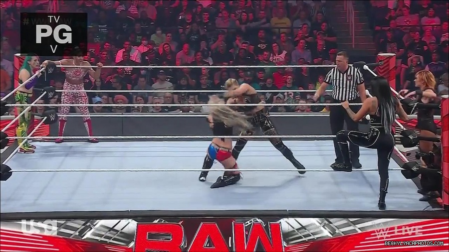 WWE_Monday_Night_Raw_2022_05_02_720p_HDTV_x264-NWCHD_mp4_007109911.jpg