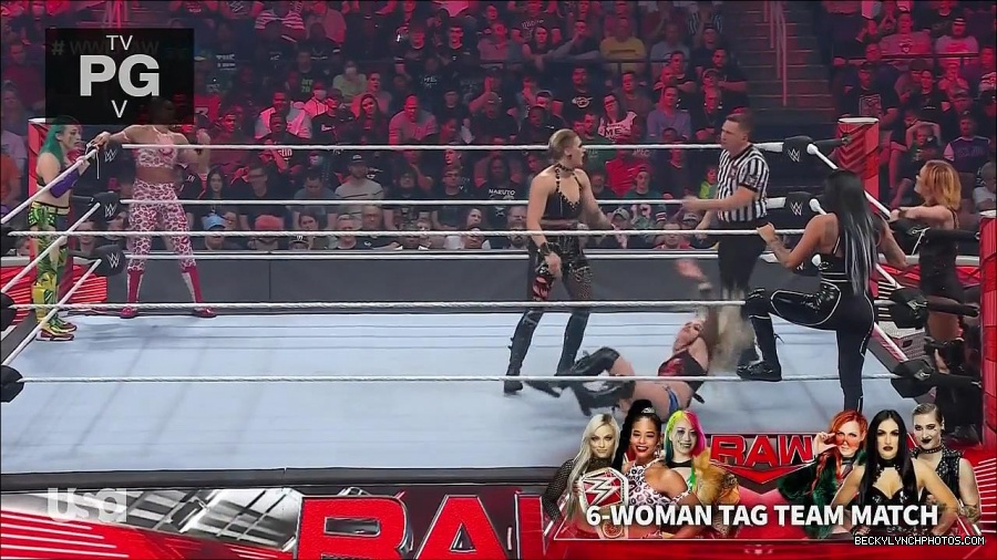 WWE_Monday_Night_Raw_2022_05_02_720p_HDTV_x264-NWCHD_mp4_007111112.jpg