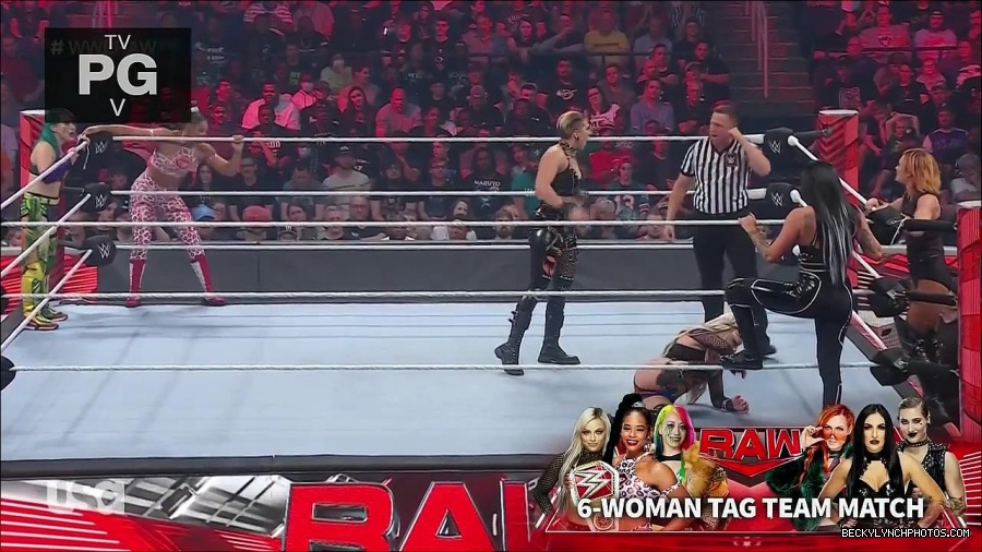 WWE_Monday_Night_Raw_2022_05_02_720p_HDTV_x264-NWCHD_mp4_007113114.jpg