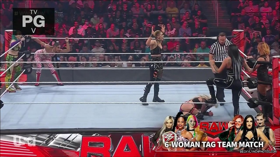 WWE_Monday_Night_Raw_2022_05_02_720p_HDTV_x264-NWCHD_mp4_007113915.jpg