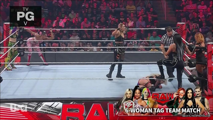 WWE_Monday_Night_Raw_2022_05_02_720p_HDTV_x264-NWCHD_mp4_007114315.jpg