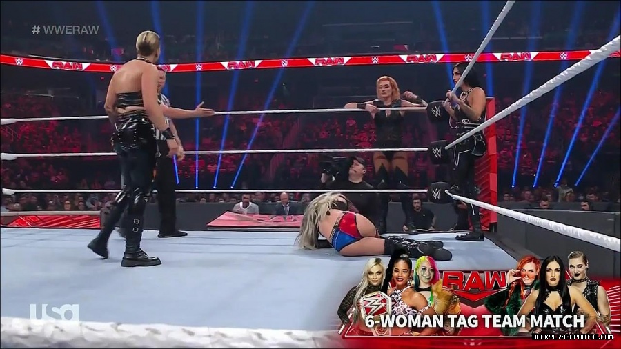 WWE_Monday_Night_Raw_2022_05_02_720p_HDTV_x264-NWCHD_mp4_007115516.jpg