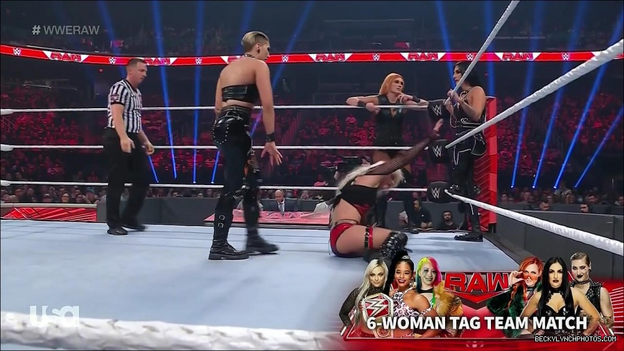 WWE_Monday_Night_Raw_2022_05_02_720p_HDTV_x264-NWCHD_mp4_007117919.jpg