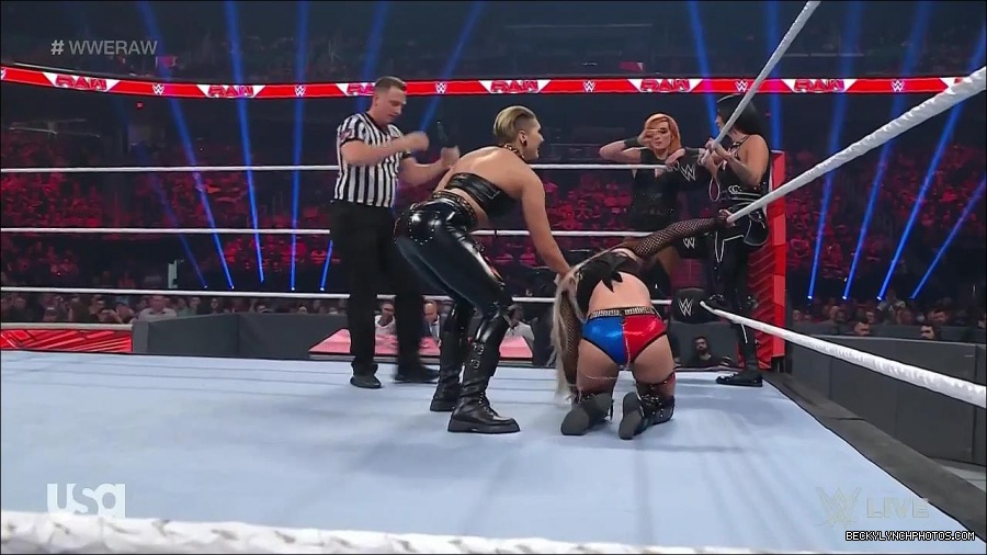 WWE_Monday_Night_Raw_2022_05_02_720p_HDTV_x264-NWCHD_mp4_007119120.jpg