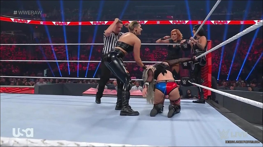 WWE_Monday_Night_Raw_2022_05_02_720p_HDTV_x264-NWCHD_mp4_007119520.jpg