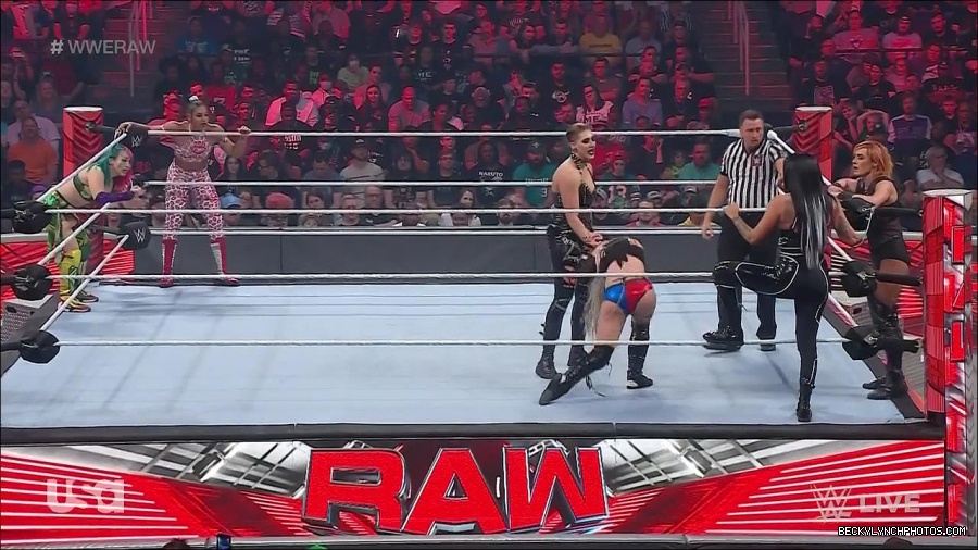 WWE_Monday_Night_Raw_2022_05_02_720p_HDTV_x264-NWCHD_mp4_007121122.jpg