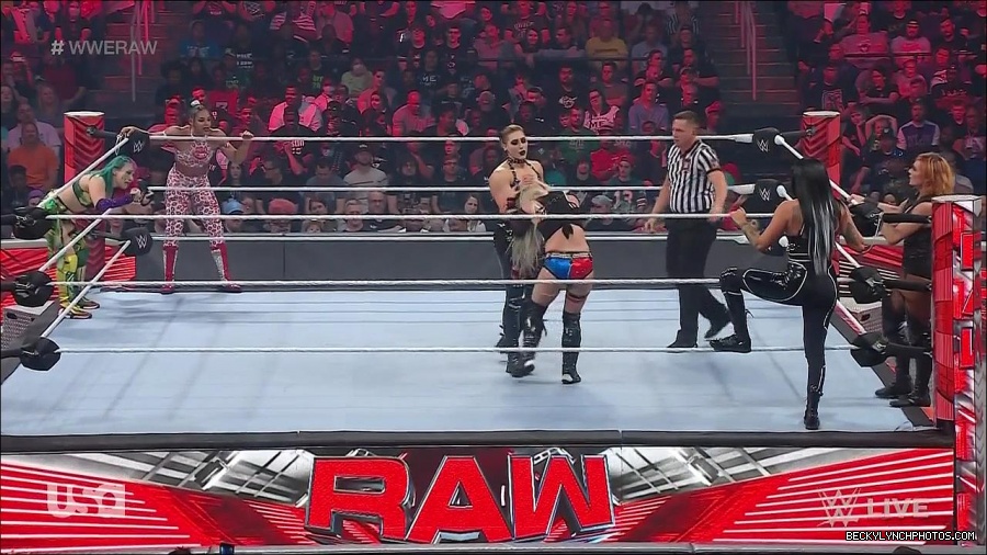 WWE_Monday_Night_Raw_2022_05_02_720p_HDTV_x264-NWCHD_mp4_007122724.jpg