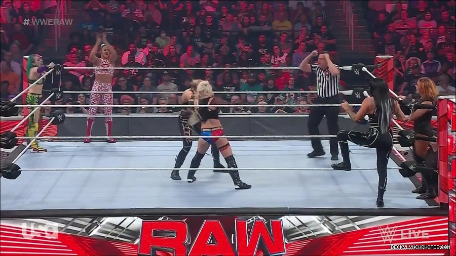 WWE_Monday_Night_Raw_2022_05_02_720p_HDTV_x264-NWCHD_mp4_007128329.jpg