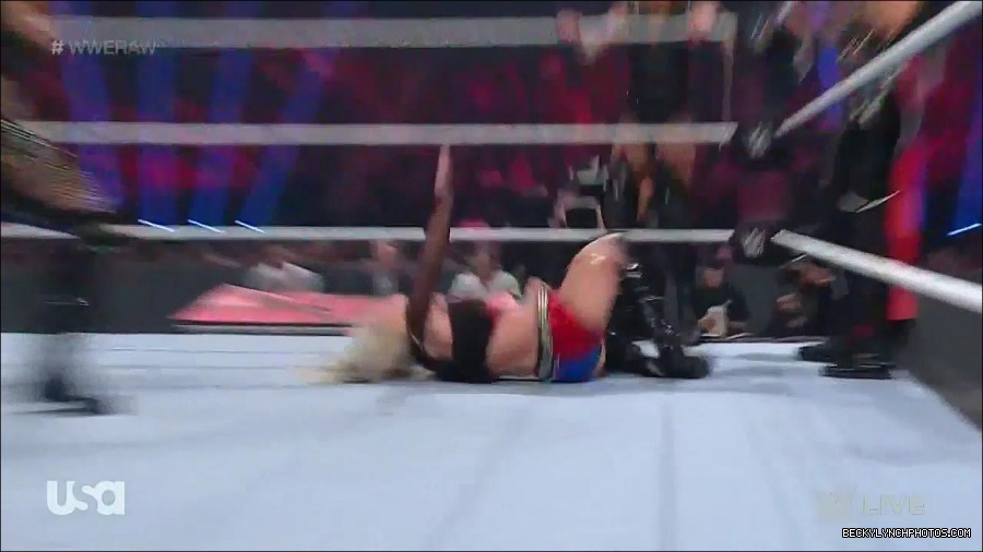 WWE_Monday_Night_Raw_2022_05_02_720p_HDTV_x264-NWCHD_mp4_007140341.jpg