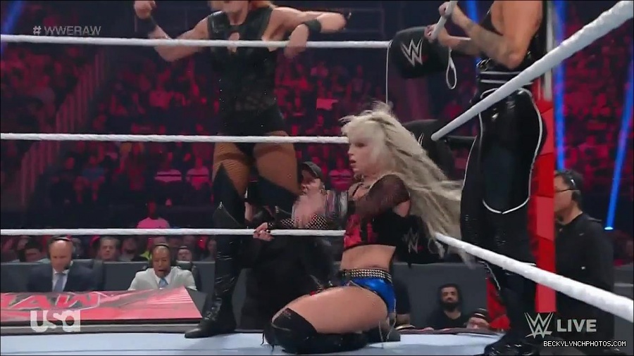 WWE_Monday_Night_Raw_2022_05_02_720p_HDTV_x264-NWCHD_mp4_007141142.jpg