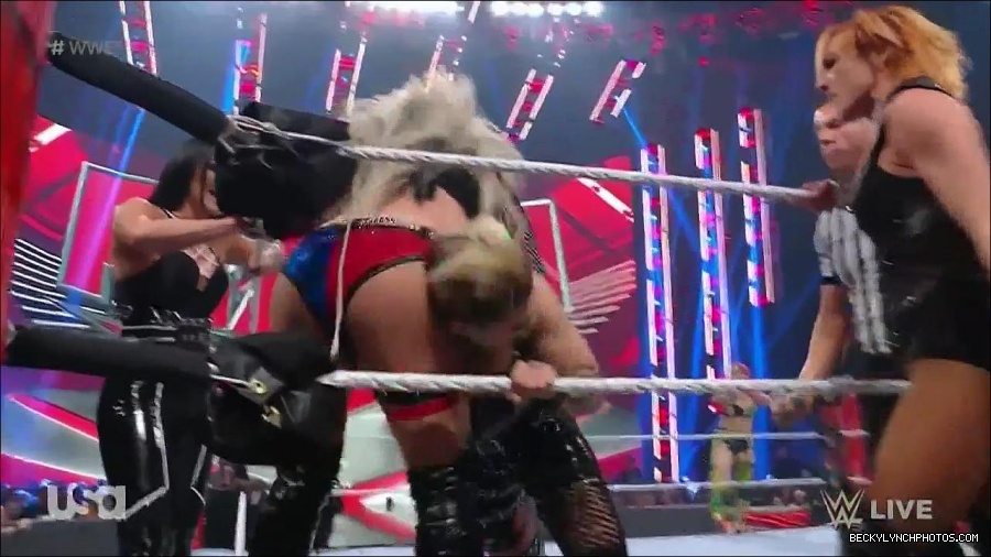 WWE_Monday_Night_Raw_2022_05_02_720p_HDTV_x264-NWCHD_mp4_007146347.jpg