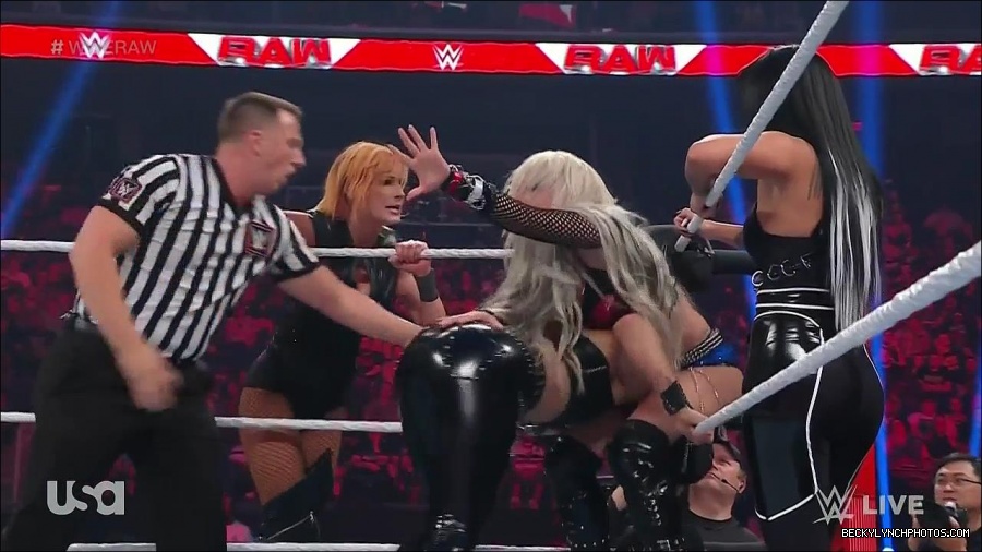 WWE_Monday_Night_Raw_2022_05_02_720p_HDTV_x264-NWCHD_mp4_007148349.jpg