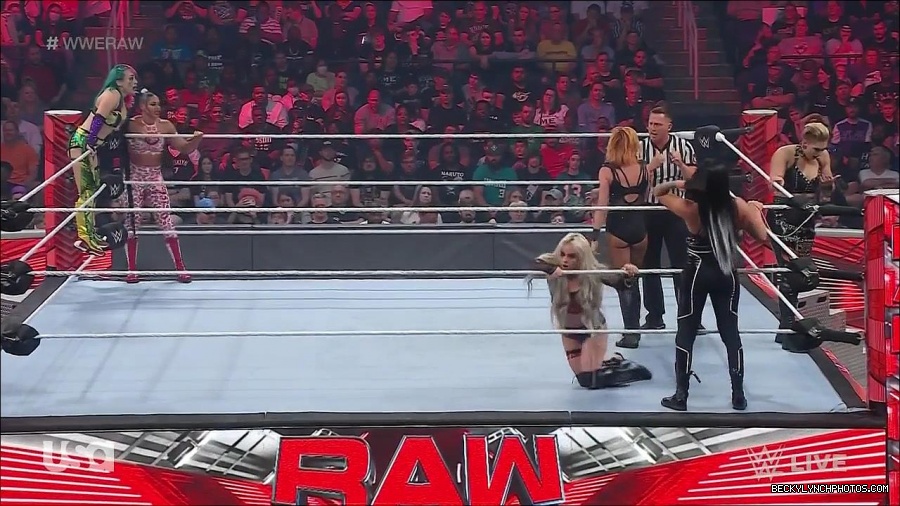 WWE_Monday_Night_Raw_2022_05_02_720p_HDTV_x264-NWCHD_mp4_007161162.jpg