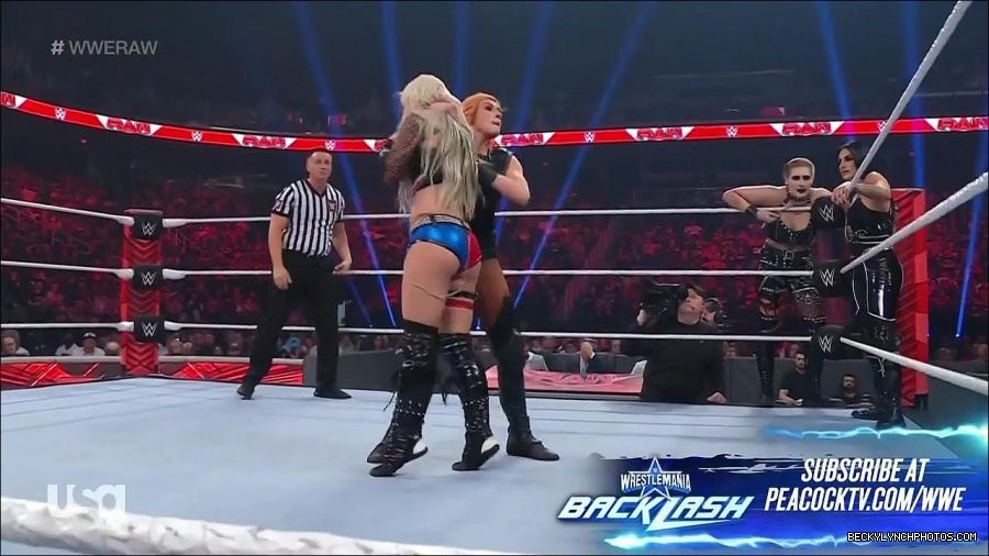 WWE_Monday_Night_Raw_2022_05_02_720p_HDTV_x264-NWCHD_mp4_007174375.jpg