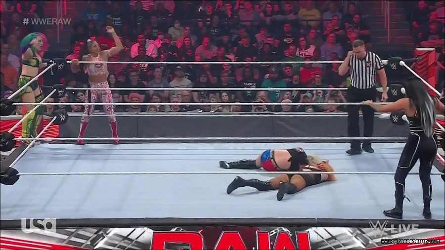 WWE_Monday_Night_Raw_2022_05_02_720p_HDTV_x264-NWCHD_mp4_007181582.jpg