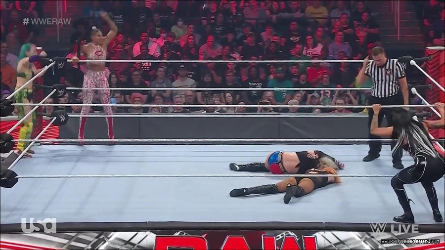 WWE_Monday_Night_Raw_2022_05_02_720p_HDTV_x264-NWCHD_mp4_007182383.jpg