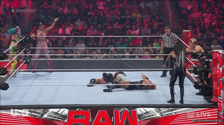 WWE_Monday_Night_Raw_2022_05_02_720p_HDTV_x264-NWCHD_mp4_007189590.jpg