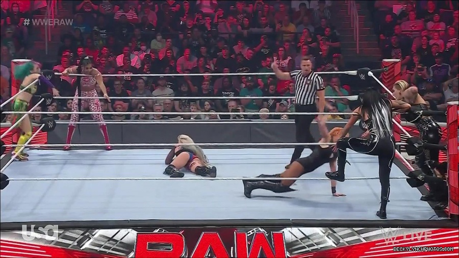 WWE_Monday_Night_Raw_2022_05_02_720p_HDTV_x264-NWCHD_mp4_007194796.jpg
