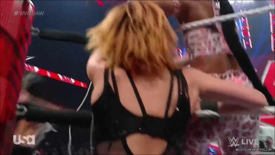 WWE_Monday_Night_Raw_2022_05_02_720p_HDTV_x264-NWCHD_mp4_007204172.jpg